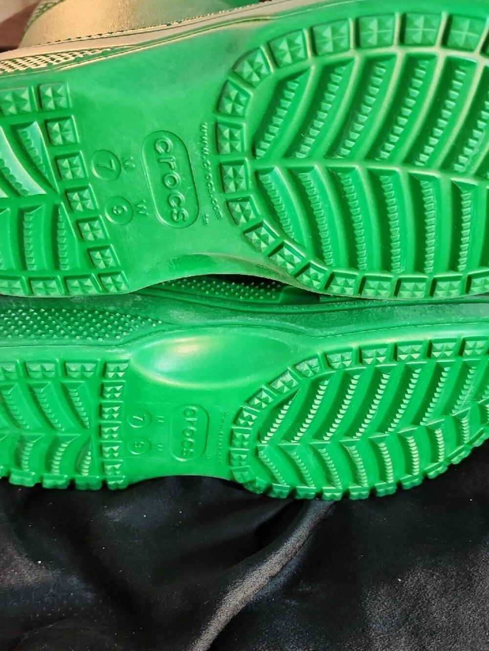 Crocs  Unisex Classic Clog in Green       M-7 W-9 - Picture 15 of 16